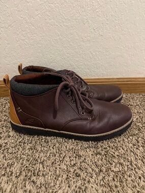 Sketchers Men’s Faux Leather Chukka Boot Memory Foam Lace Up Shoes Size 12